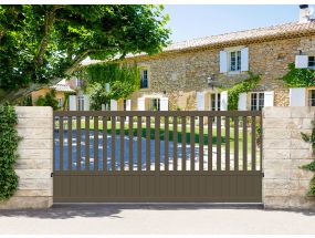 Portail coulissant alu semi-ajouré - TRADITION