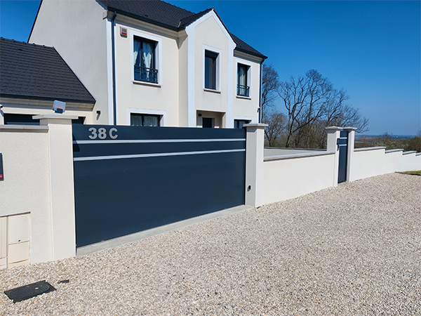 Portail et coulissant URBAN en RAL 7016