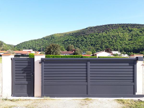 Portail et portillon 2/3 PERSIENNE